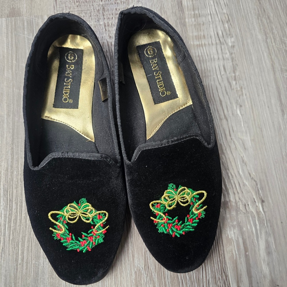 Bay Studio Womens Christmas Wreath Velvet Loafers 6 Black Holiday Preppy